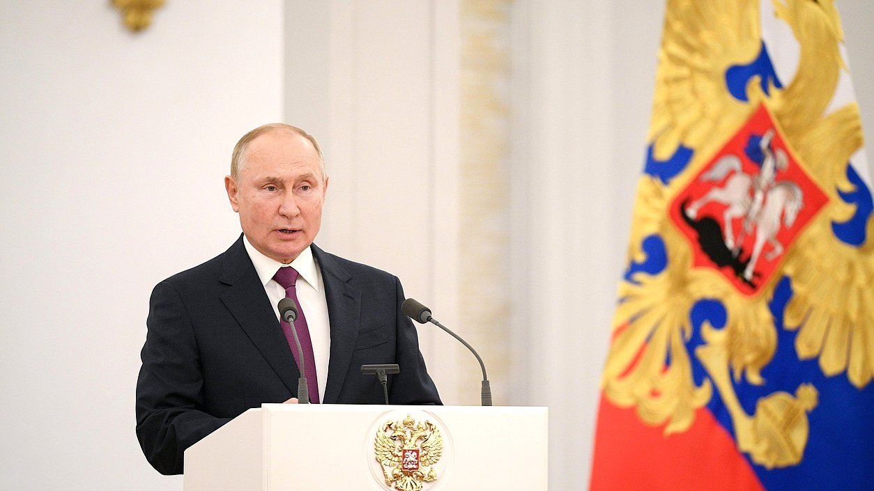 Путин призвал заложить в бюджет достаточно средств на поддержку семей