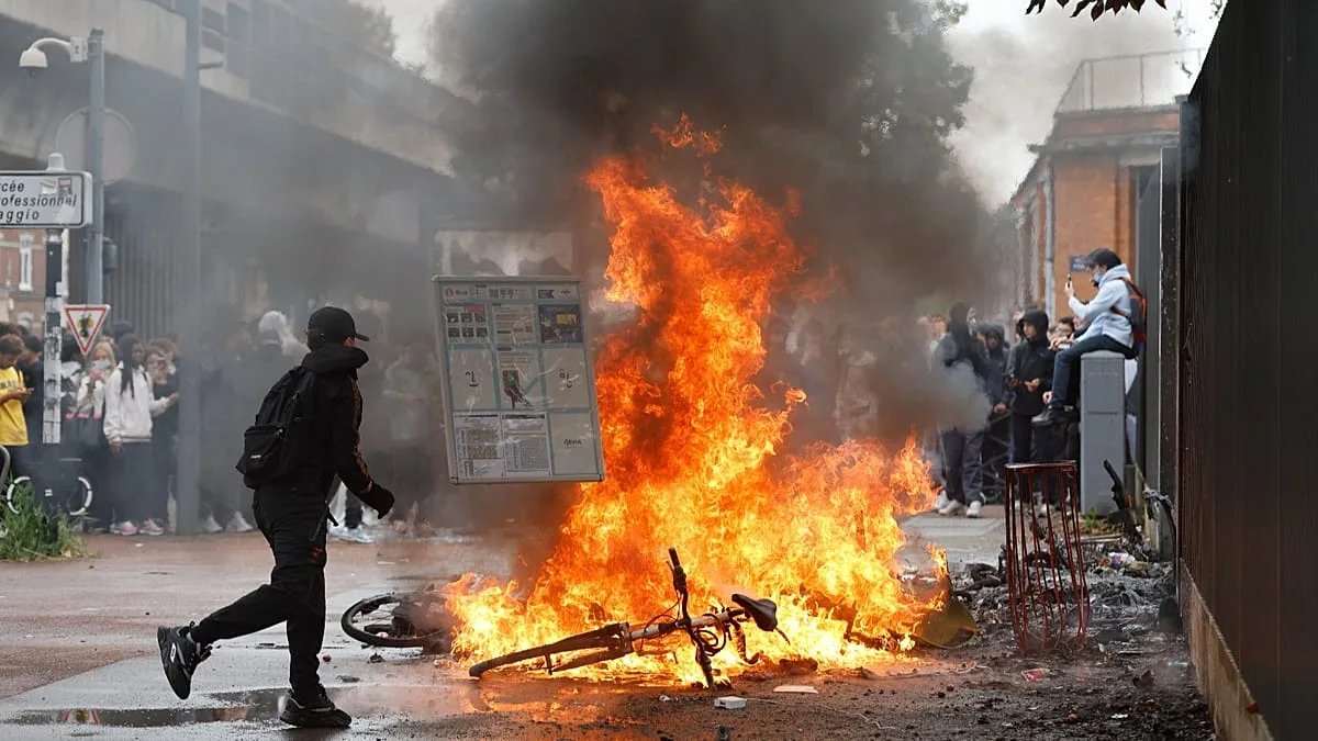 Во Франции проходят масштабные протесты школьников
