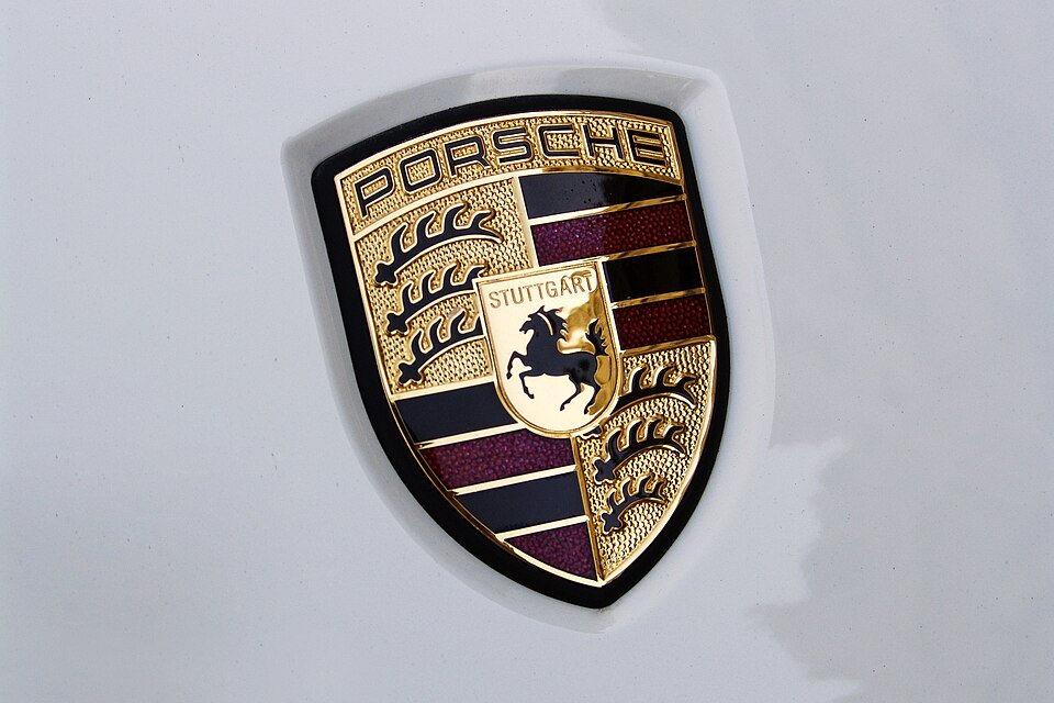 Гендиректор Porsche объявил о сокращении 40% руководящих должностей ради спасения компании